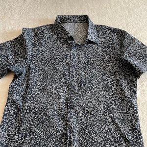 LuLu Lemon Men’s Shirt Medium
